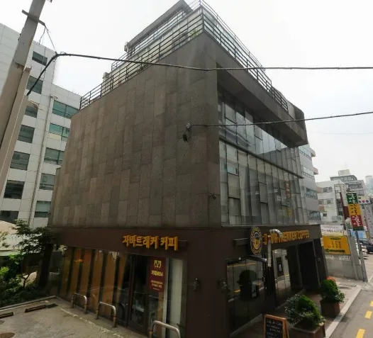 윤앤준빌딩 외관 1