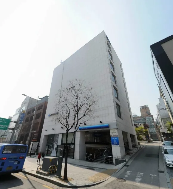 빼띠앙뜨사옥 외관 2