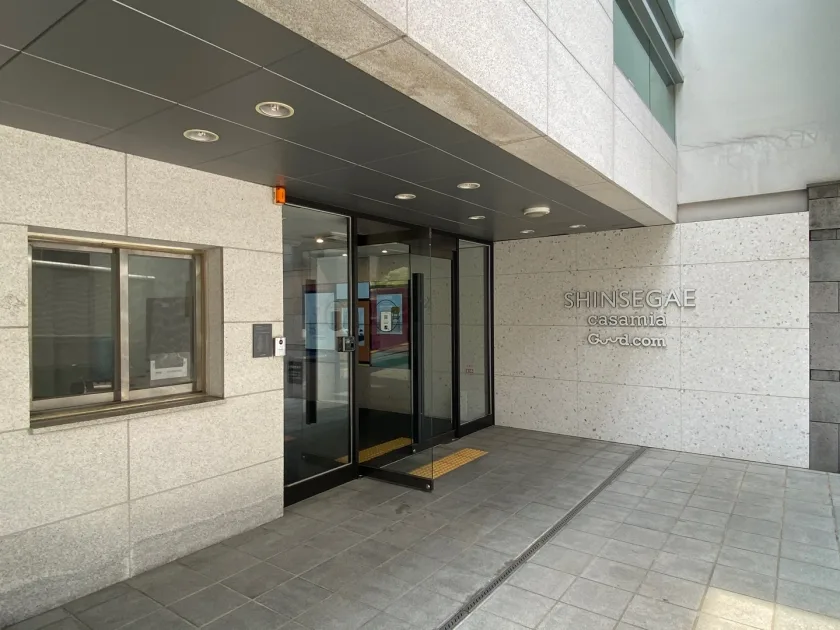 논현조앤리빌딩 외관 2