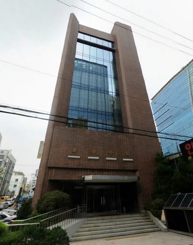 장학회관빌딩 외관 2