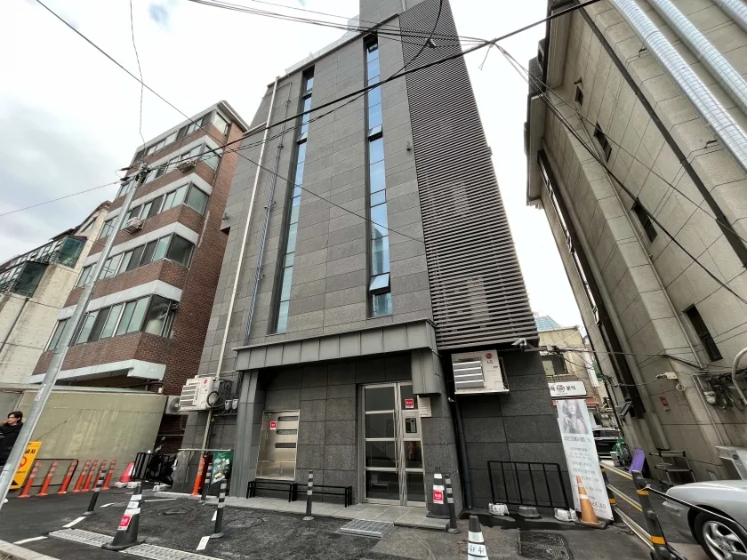 더나무앤빌딩 외관 3