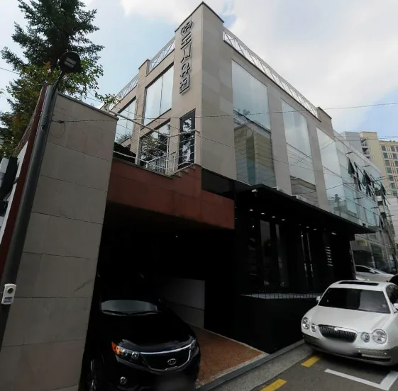더칼라빌딩 외관 1