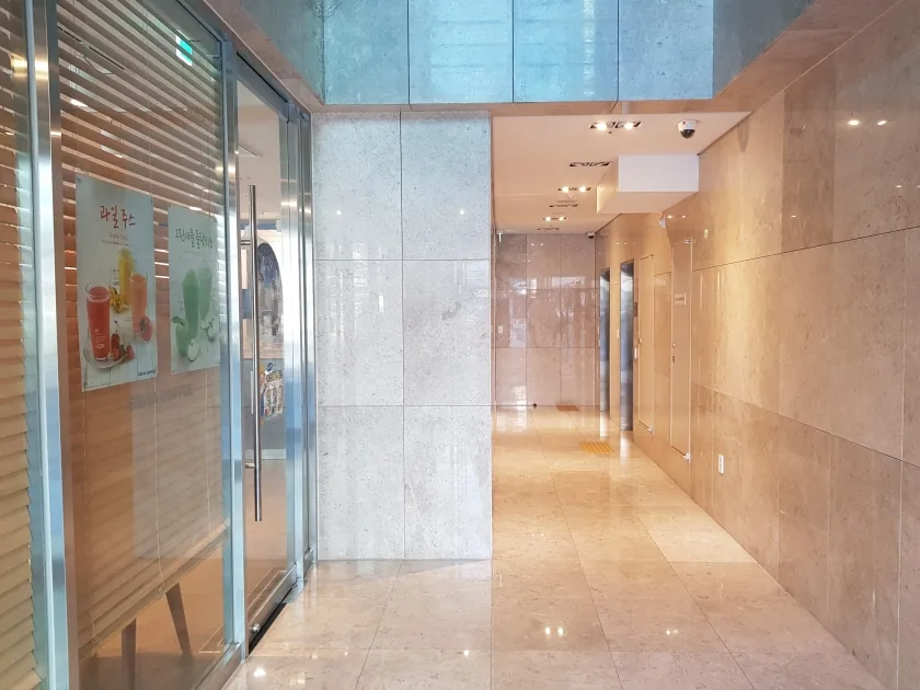 75th Avenue(애비뉴) 외관 2