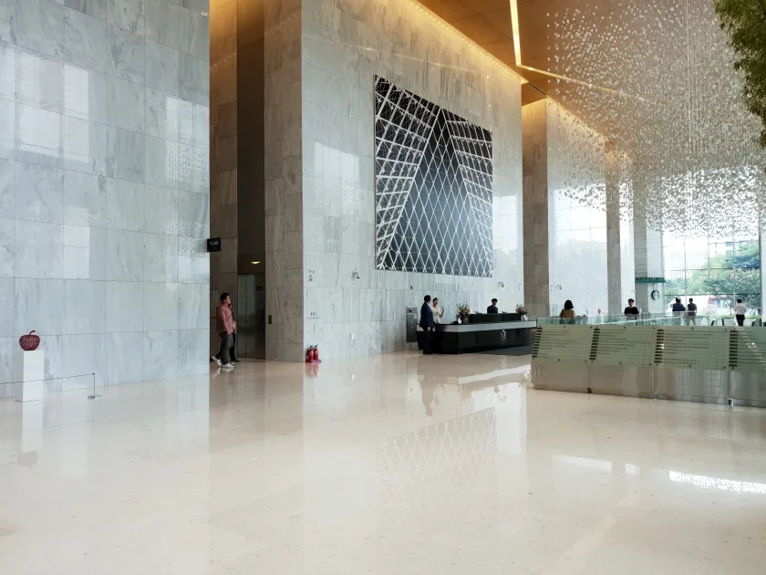 Three IFC 외관 2