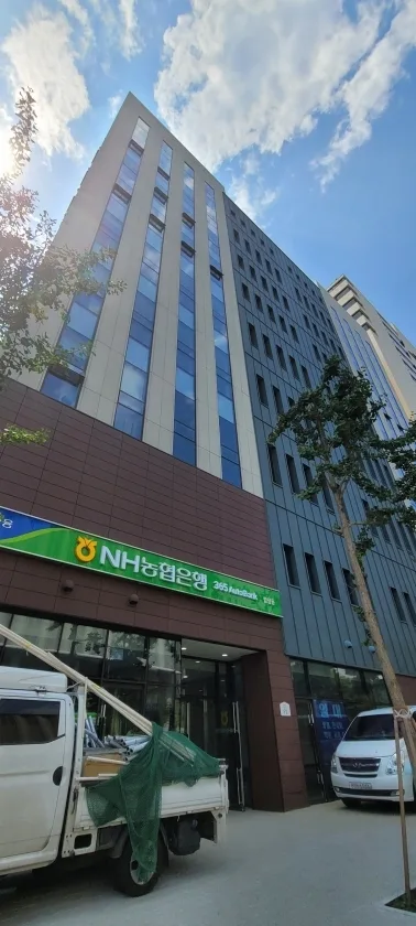 유남빌딩 외관 2