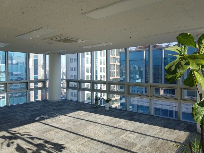 75th Avenue(애비뉴) 외관 3