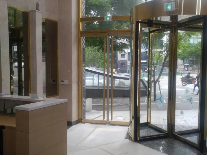W Tower 외관 3