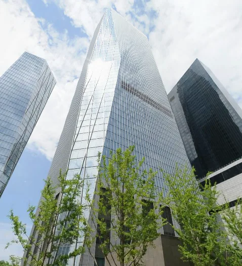 Three IFC 외관 8