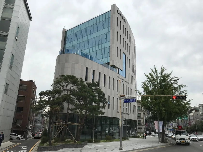 나라키움 신사빌딩 외관 2