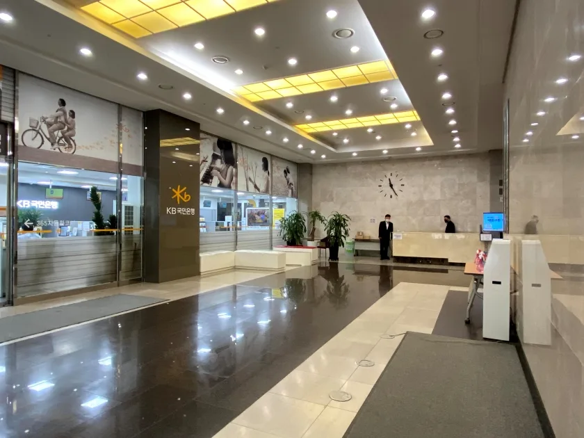전자회관 로비·출입구