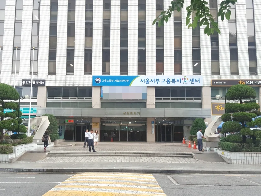 삼창빌딩 로비·출입구